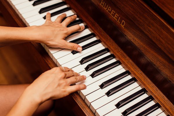 Choisissez votre piano parfait : élégance et qualité à portée de main